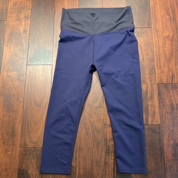 Fabletics Black Navy Foldover Crop Leggings Size M - Picture 6 of 8
